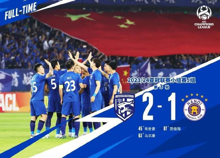 米歇尔（朱丽叶·比诺什 Juliette Binoche 饰）是个大族女，心里却其实不幸福。她掉恋，得眼疾，情感降低之下决议到外面的世界往流离。她喜好画画，在陌头碰到断了腿的埃里克斯（德尼·拉旺 Denis Lavant 饰），画下了他抽搐的脸。克劳斯是个一无所有的流离汉，却爱上了米歇尔。两人起头了热恋，流离中相互取热相互疗伤。米歇尔的目力渐渐恍惚，她的心愿是在掉明前看看博物馆的画。满街都贴着米歇尔家人的寻人启事，埃里克斯感应米歇尔行将离他而往，哀痛不已。他用枪打坏本身的手指以宣泄疾苦，疯狂的烧失落寻人通知，却没有留得住一段行将破灭的豪情。但是，米歇尔最后仍是提出分手，从头回到她本来糊口的世界。后来米希尔终究在飘雪的圣诞夜跟埃里克斯在烟花光辉的塞纳河上重逢。